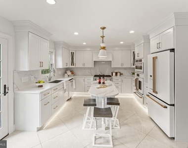 5844 Bermuda Court - Photo Thumbnail 7