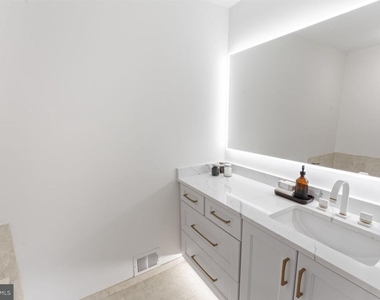 5844 Bermuda Court - Photo Thumbnail 20