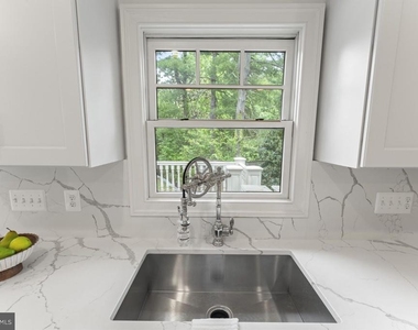 5844 Bermuda Court - Photo Thumbnail 12