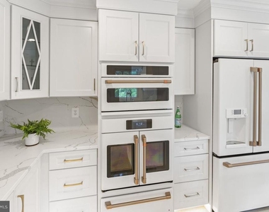 5844 Bermuda Court - Photo Thumbnail 10
