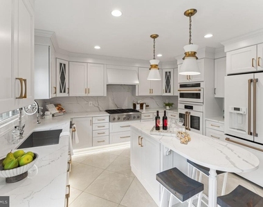 5844 Bermuda Court - Photo Thumbnail 8