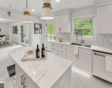 5844 Bermuda Court - Photo Thumbnail 13