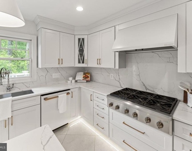5844 Bermuda Court - Photo Thumbnail 11