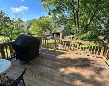 893 Broad Oaks Drive - Photo Thumbnail 2