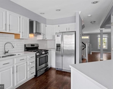 7439 Heatherfield Lane - Photo Thumbnail 11