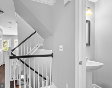 7439 Heatherfield Lane - Photo Thumbnail 10