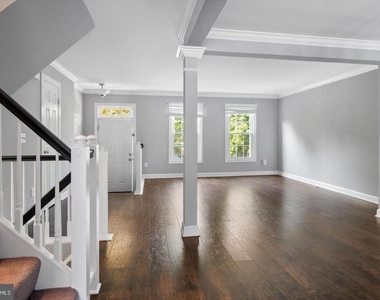7439 Heatherfield Lane - Photo Thumbnail 9