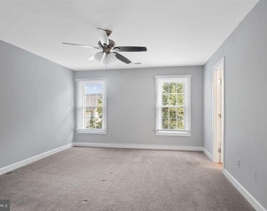 7439 Heatherfield Lane - Photo Thumbnail 16