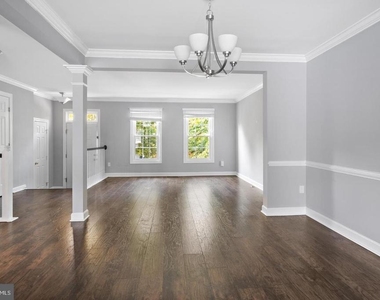 7439 Heatherfield Lane - Photo Thumbnail 8