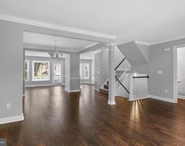 7439 Heatherfield Lane - Photo Thumbnail 6