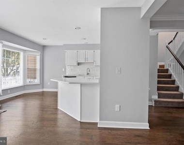 7439 Heatherfield Lane - Photo Thumbnail 7