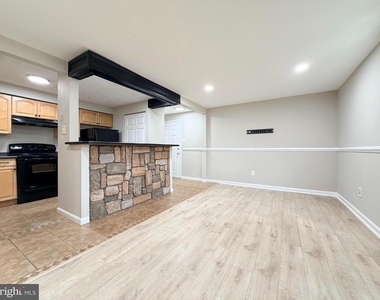 8382 Brockham Drive - Photo Thumbnail 6