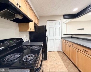 8382 Brockham Drive - Photo Thumbnail 12