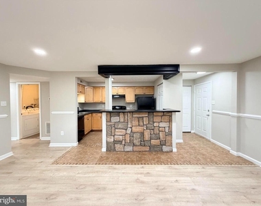 8382 Brockham Drive - Photo Thumbnail 5
