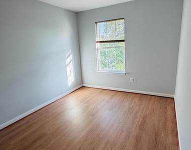 2503 Wheat Meadow Court - Photo Thumbnail 15