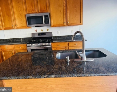 2503 Wheat Meadow Court - Photo Thumbnail 6