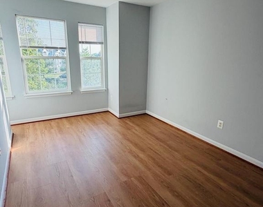 2503 Wheat Meadow Court - Photo Thumbnail 13