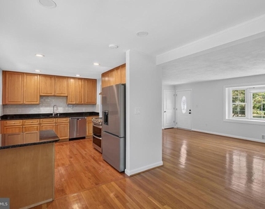 6824 Felix Street - Photo Thumbnail 8