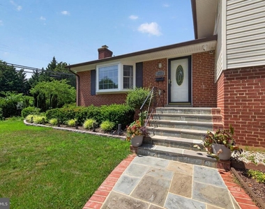 6824 Felix Street - Photo Thumbnail 2