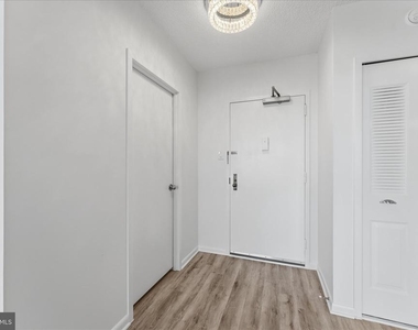 3701 S George Mason Drive - Photo Thumbnail 5