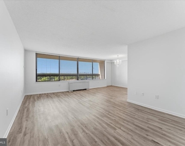 3701 S George Mason Drive - Photo Thumbnail 4