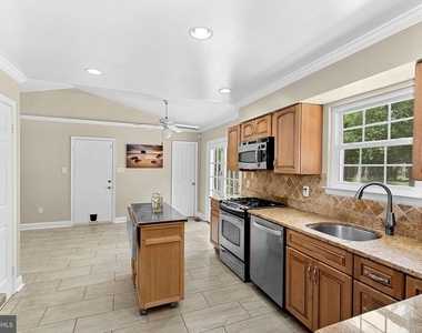 5405 Hampton Forest Way - Photo Thumbnail 17