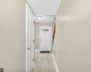 5405 Hampton Forest Way - Photo Thumbnail 3