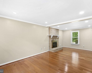 5405 Hampton Forest Way - Photo Thumbnail 8