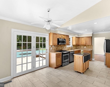 5405 Hampton Forest Way - Photo Thumbnail 15
