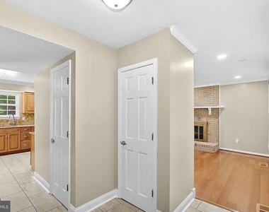 5405 Hampton Forest Way - Photo Thumbnail 4