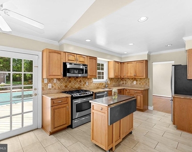 5405 Hampton Forest Way - Photo Thumbnail 20