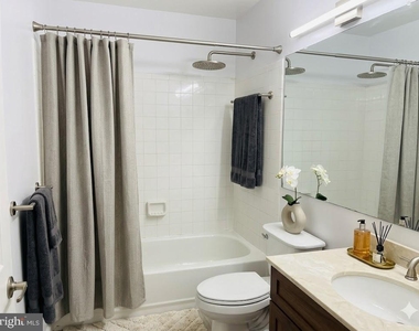 10210 Ashbrooke Court - Photo Thumbnail 7