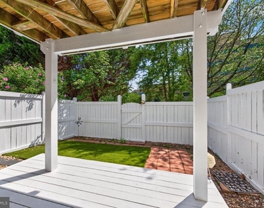 12054 Edgemere Circle - Photo Thumbnail 2
