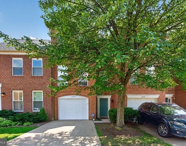 12054 Edgemere Circle - Photo Thumbnail 1