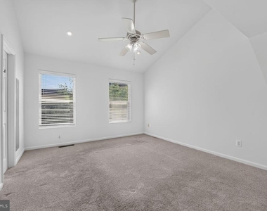 12054 Edgemere Circle - Photo Thumbnail 17