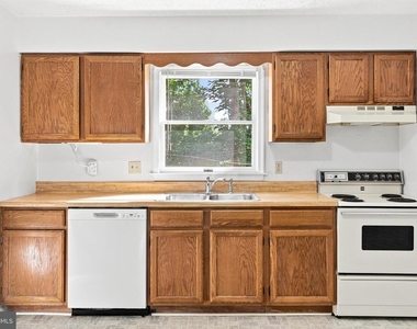 820 Locust Street - Photo Thumbnail 8