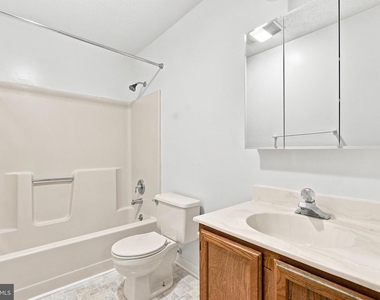 820 Locust Street - Photo Thumbnail 11