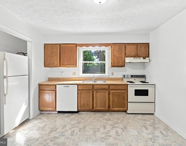 820 Locust Street - Photo Thumbnail 7