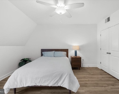 380 Broadview Avenue - Photo Thumbnail 12