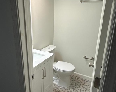 380 Broadview Avenue - Photo Thumbnail 15