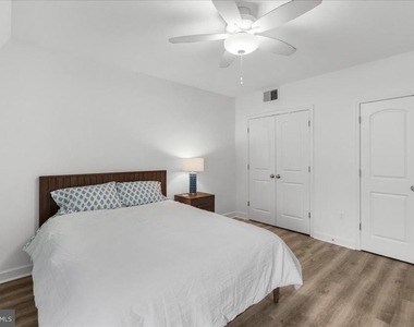 380 Broadview Avenue - Photo Thumbnail 9
