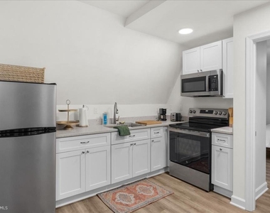 380 Broadview Avenue - Photo Thumbnail 5