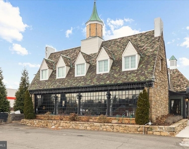 380 Broadview Avenue - Photo Thumbnail 21