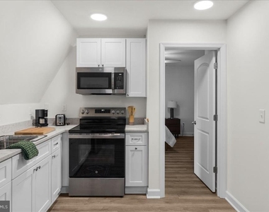 380 Broadview Avenue - Photo Thumbnail 7