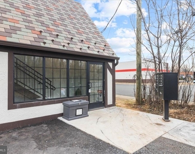 380 Broadview Avenue - Photo Thumbnail 17
