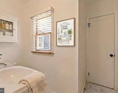 406 Payne Street N - Photo Thumbnail 7