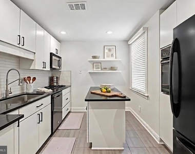 406 Payne Street N - Photo Thumbnail 3