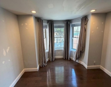 709 S Warnock Street - Photo Thumbnail 7