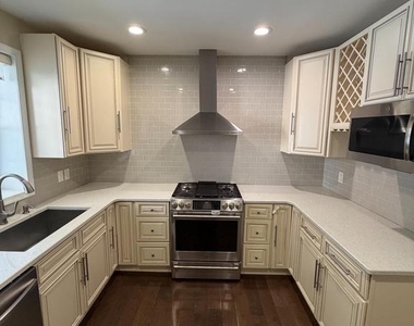 709 S Warnock Street - Photo Thumbnail 6