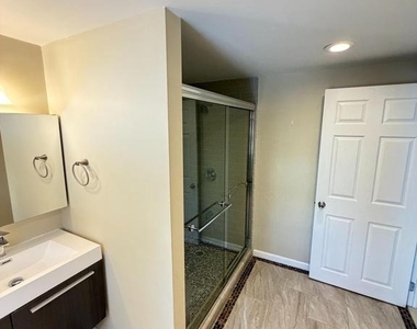 709 S Warnock Street - Photo Thumbnail 17